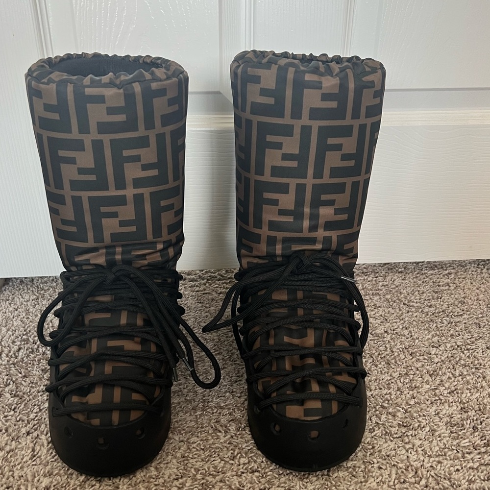 Fendi snow boots / moon boots. Size 38